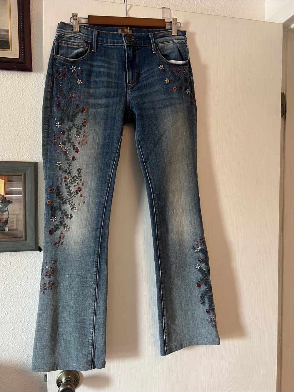 DRIFTWOOD Blue Embroidered Flare Jeans with Floral Accents, low-rise, long insea